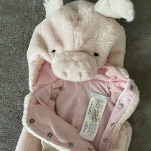Size 0-6 months
Retails for $69 from Pottery Barn Kids